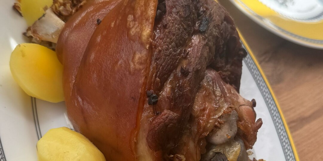 СВИНАЯ РУЛЬКА. МАРИНАД ИЗ ДВУХ ИНГРЕДИЕНТОВ.