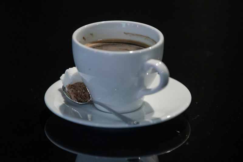    С молочными продуктами, кофе, чаем и несозревшими фруктами также надо быть осторожнее. Фото: © Bulkin Sergey/news.ru/Globallookpress