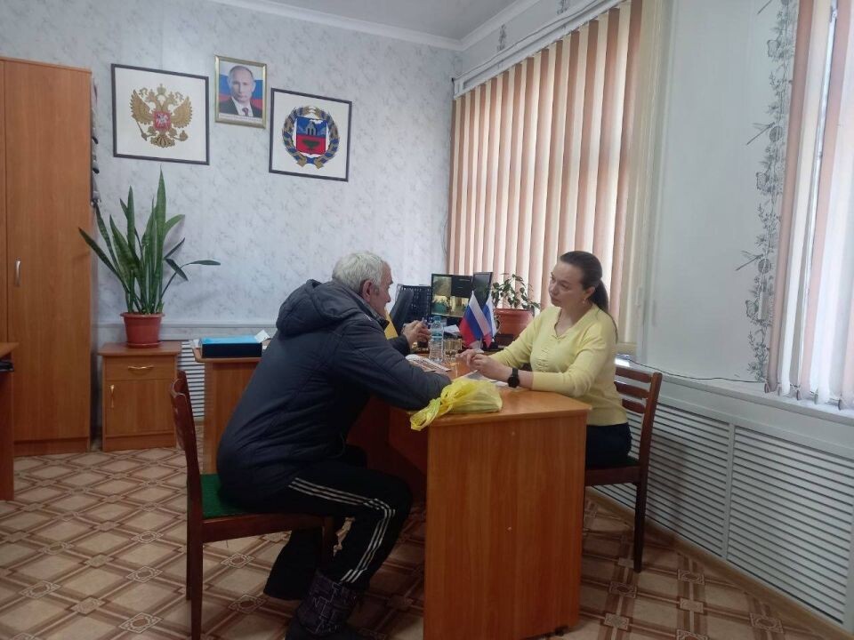    Оксана Молодых провела прием жителей Ключевского района. Источник: altai.spravedlivo.ru