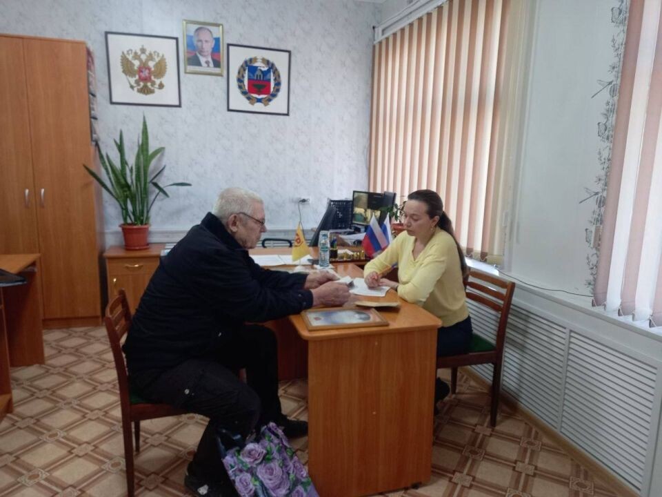    Оксана Молодых провела прием жителей Ключевского района. Источник: altai.spravedlivo.ru