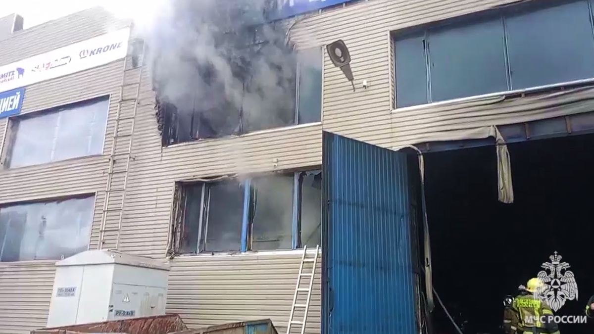    Проводятся работы по ликвидации последствий возгорания