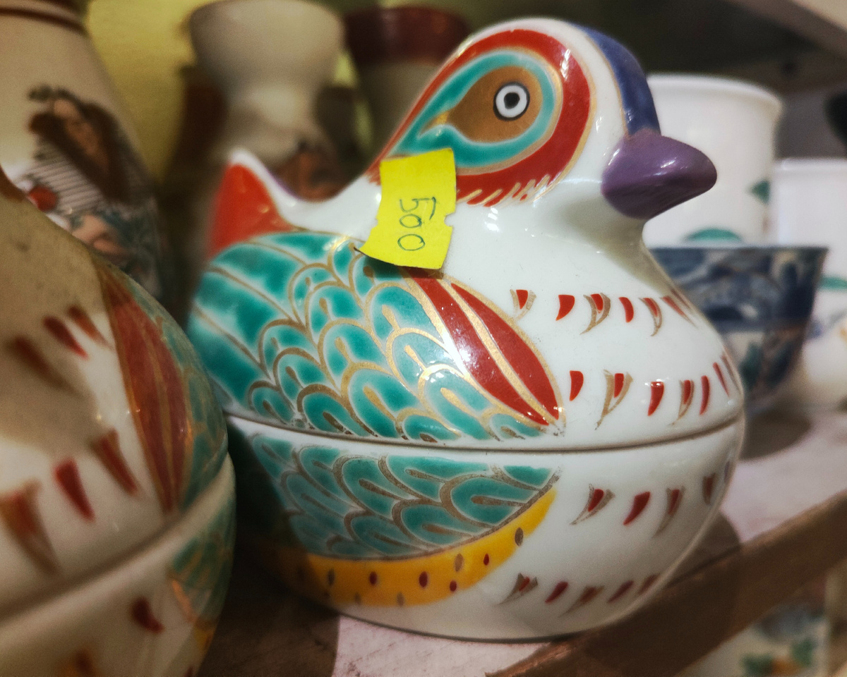 Очень симпатичная фарфоровая уточка, может быть и паштетницей и шкатулкой. Состояние хорошее, без клейма. Цена 2000 рублей. Все фото автора