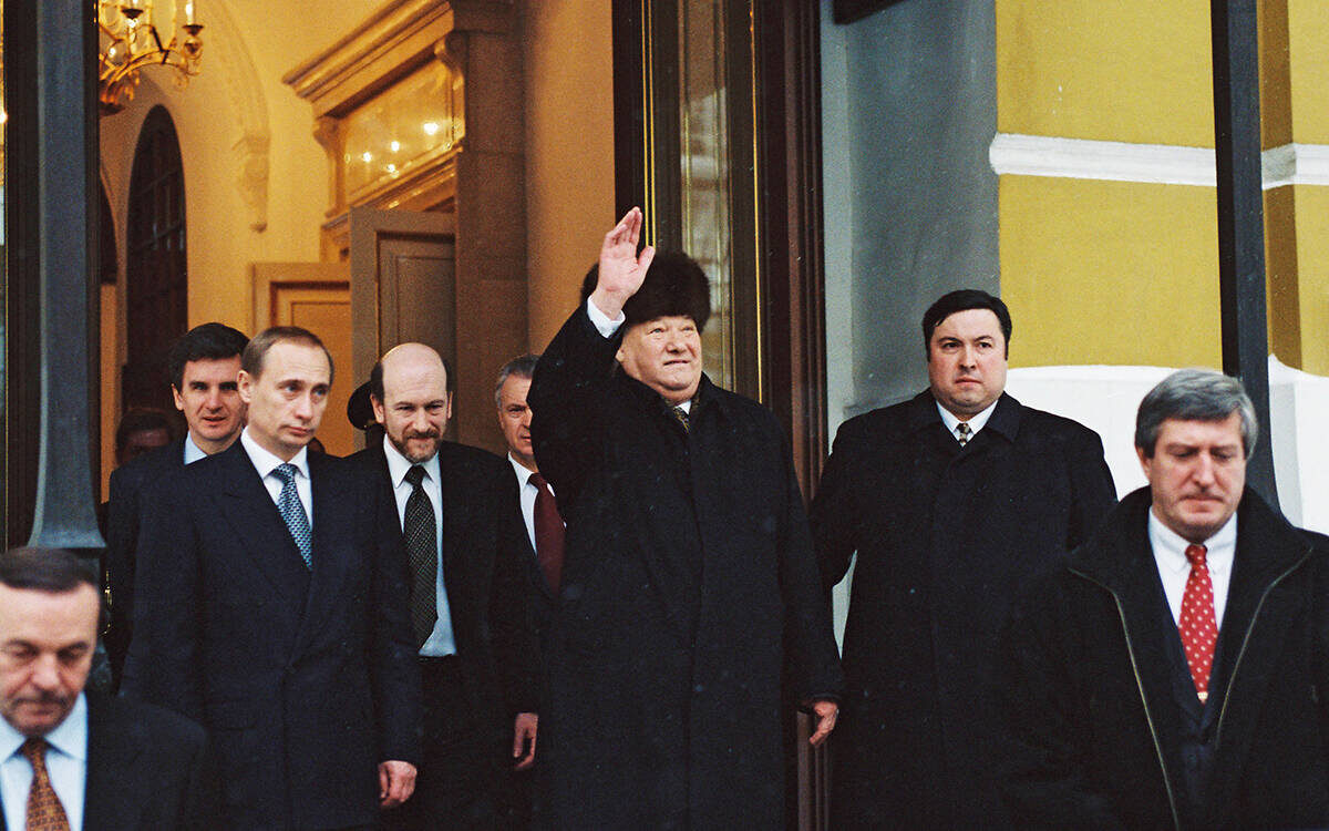 31 декабря 1999 года, покидая Кремль, Ельцин обратился к Путину с исторической фразой-напутствием: «Берегите Россию!»Фото: 20.kremlin.ru