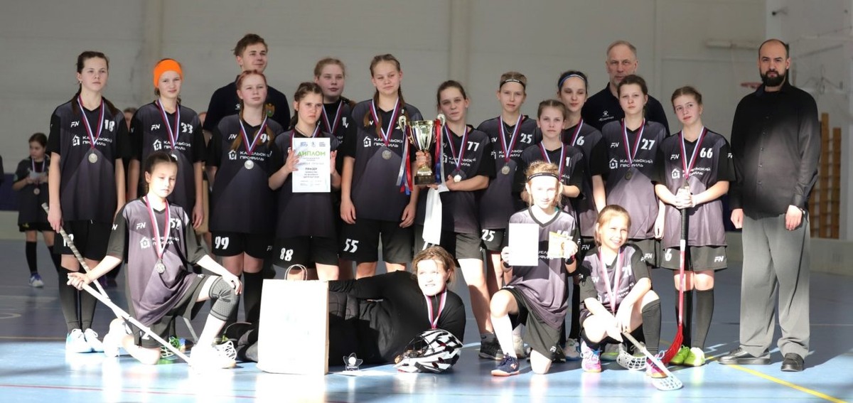    Сборная Карелии завоевала серебро на турнире по флорболу в Санкт-Петербурге. Фото: паблик чемпионата Center Cup/ВК