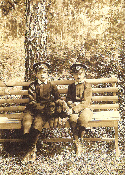 Винсент и Тадеуш Козелл-Поклевские с охотничьими спаниелями, выращенными ими в Сибири, Фото из архива Гжегожа Козелл-Поклевского