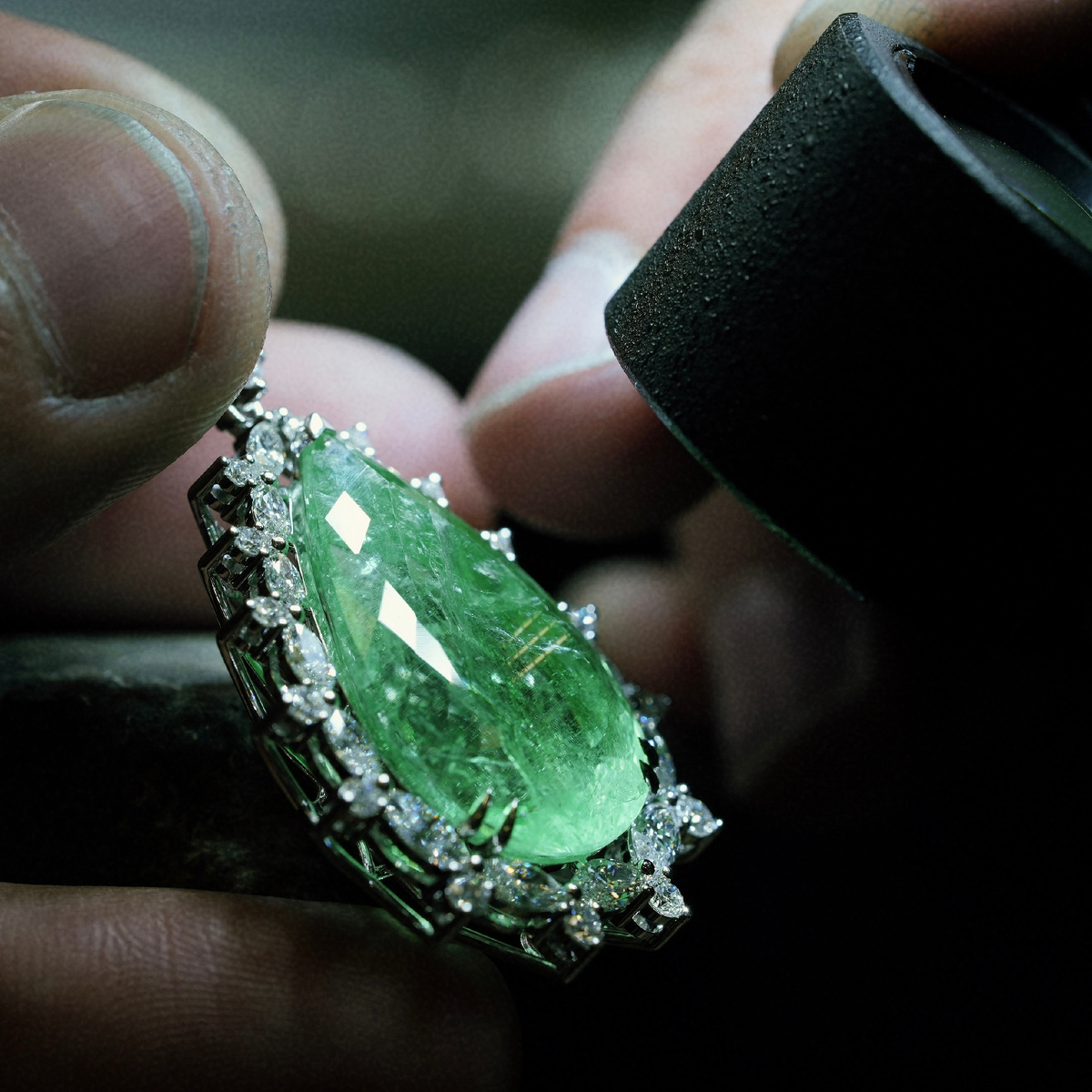 Турмалин Параиба в руках мастеров FUZAILOV