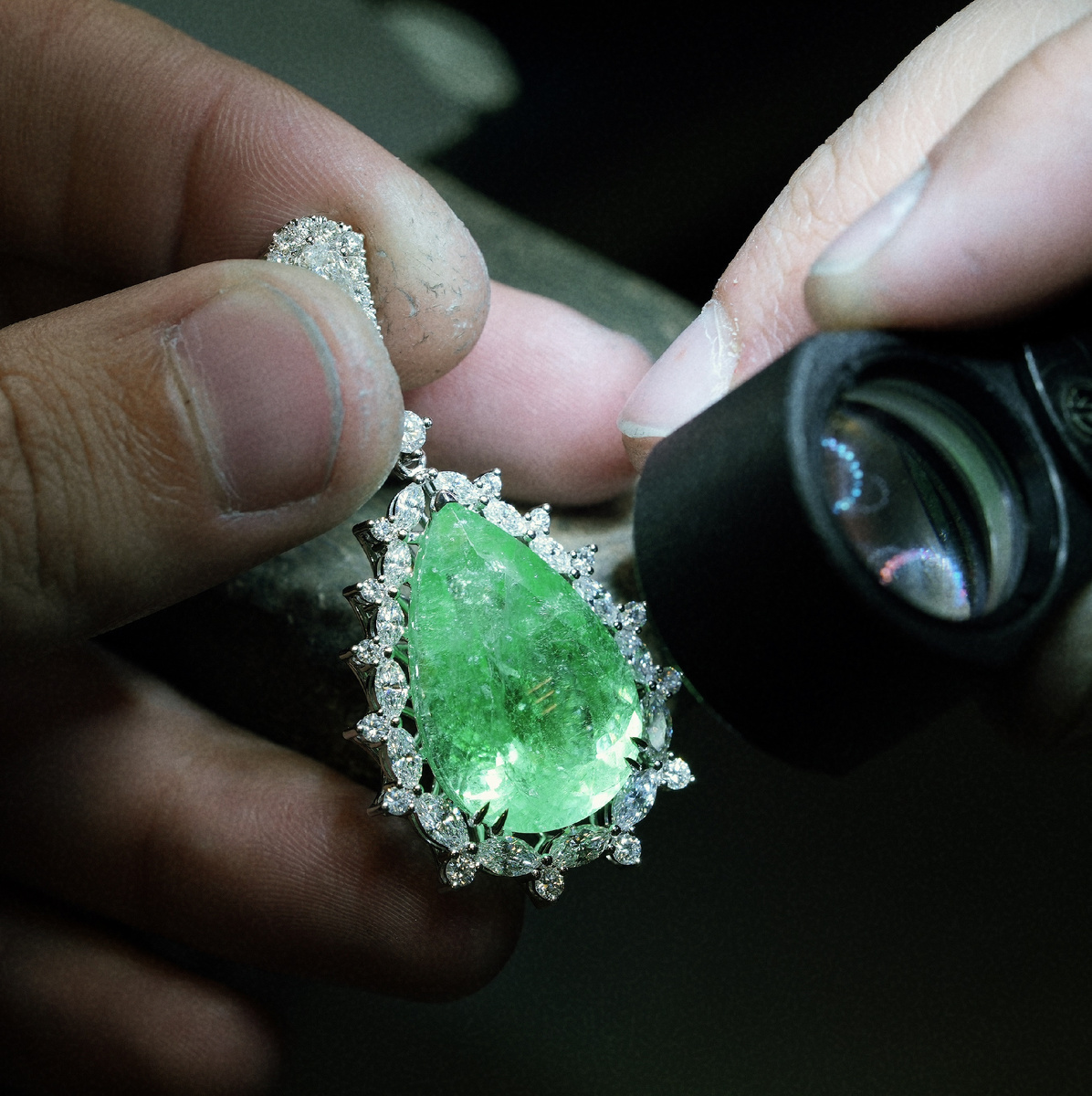 Турмалин Параиба в рках мастеров FUZAILOV