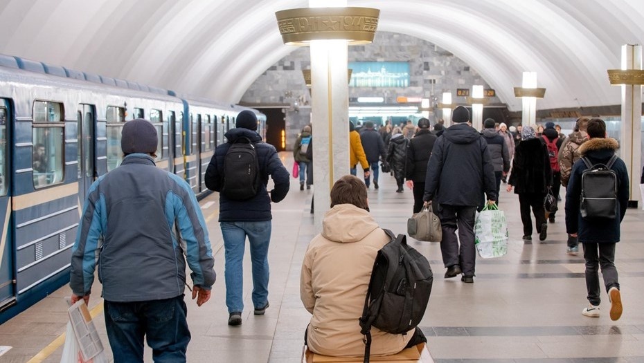    Первый день работы станции метро "Ладожская" после ремонта. Автор фото: Сергей Ермохин