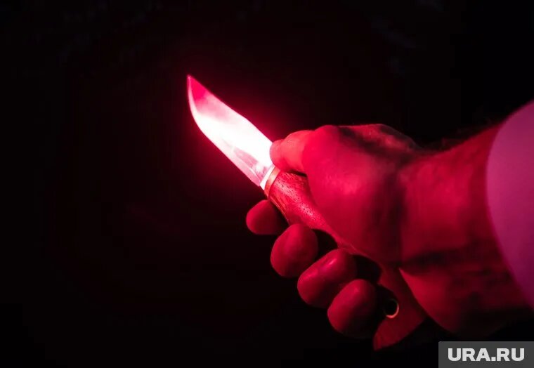 В ходе драки военный ударил оппонента ножом в живот. Фото: Александр Кулаковский © URA.RU