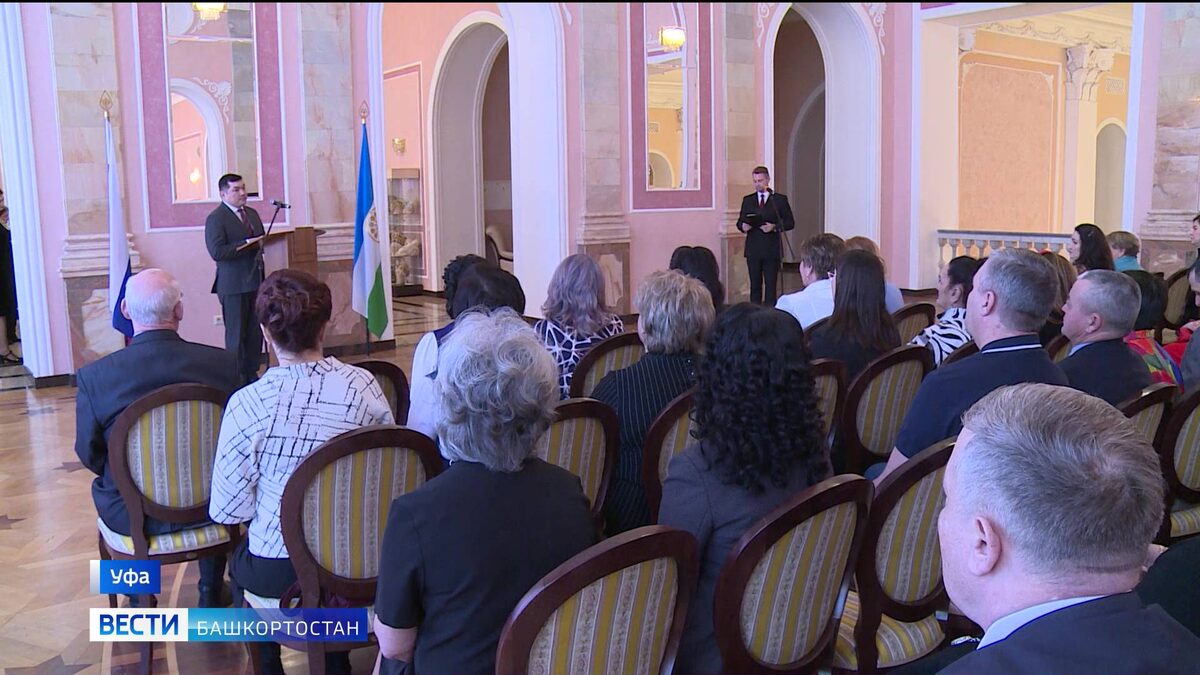    В Правительстве Башкортостана вручили госнаграды работникам культуры