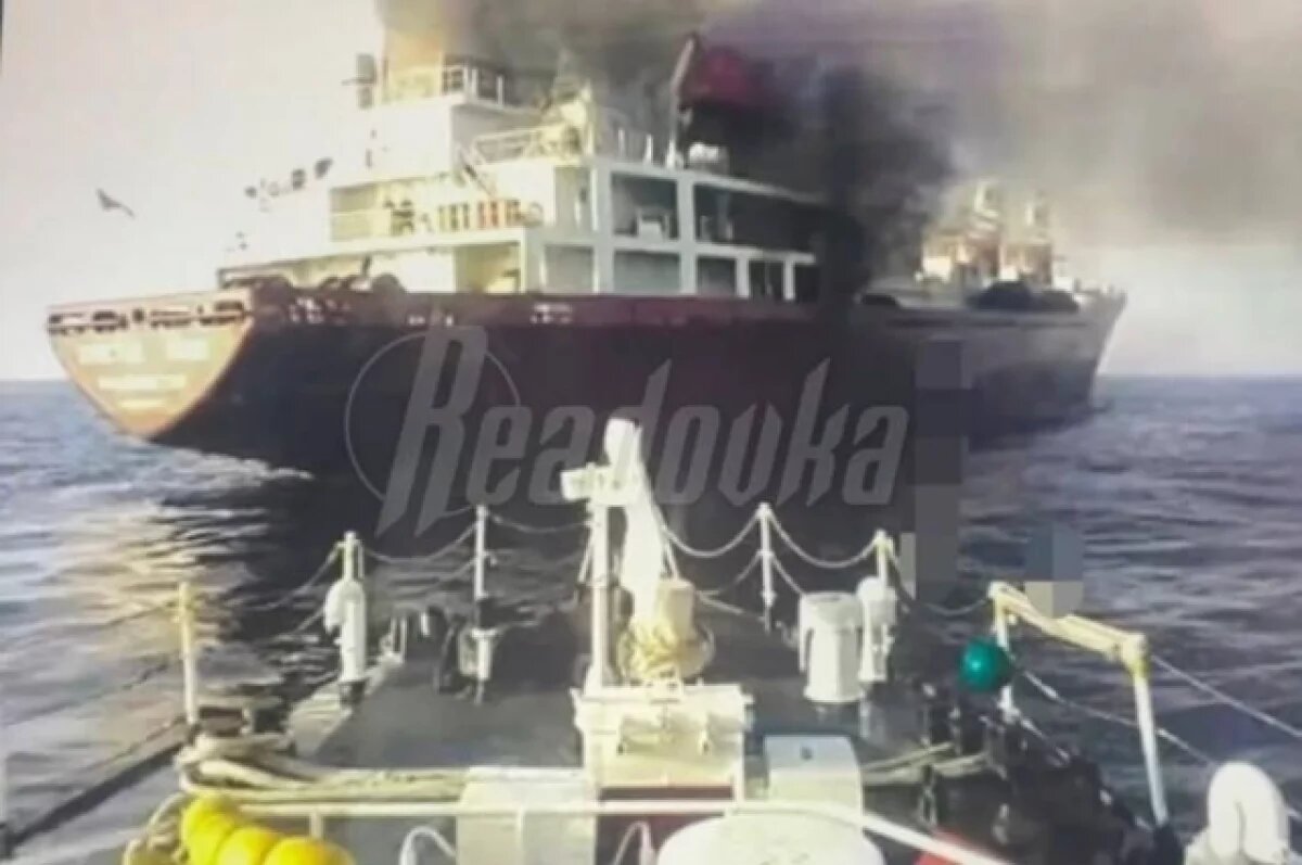    На борту корабля находятся 23 человека, из которых 22 - граждане Российской Федерации