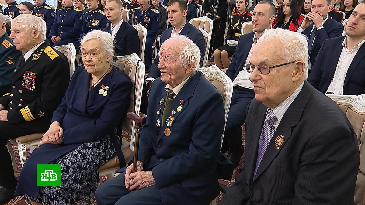    Московские ветераны получат единовременную выплату к    80-летию    Победы