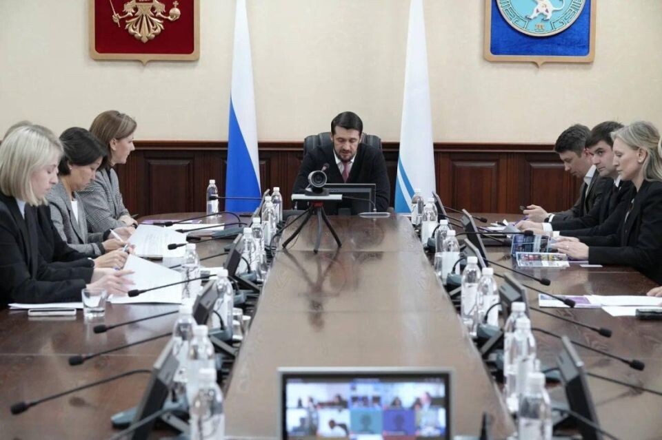    Заседание комиссии по туризму в Республике Алтай. Источник: altai-republic.ru