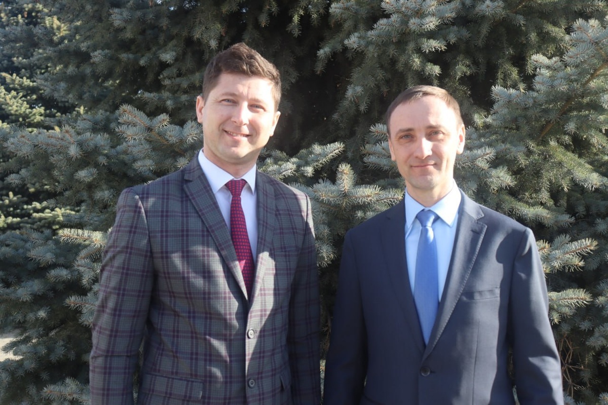 Сергей Вязовик (справа) Фото: министерство региональной и информационной политики Оренбуржья.