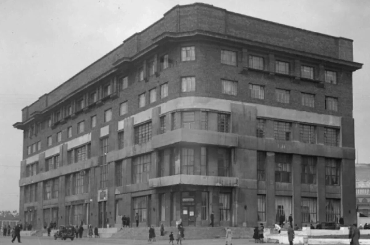    Редкое архивное фото здания мэрии Новосибирска показал Максим Кудрявцев