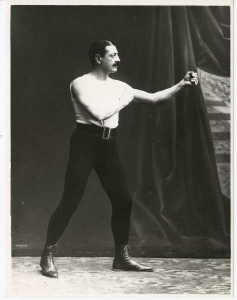 Эрнест Иванович Лусталло – боксер. Карл Булла, 1880-е, г. Санкт-Петербург, МАММ/МДФ.

