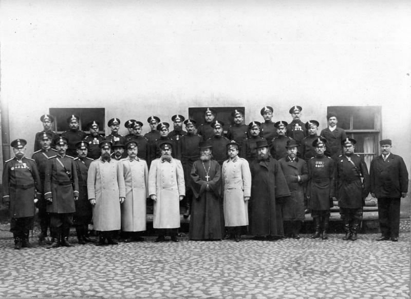 Групповой портрет полицейских со священником. Карл Булла, г. Санкт-Петербург, МАММ/МДФ.

