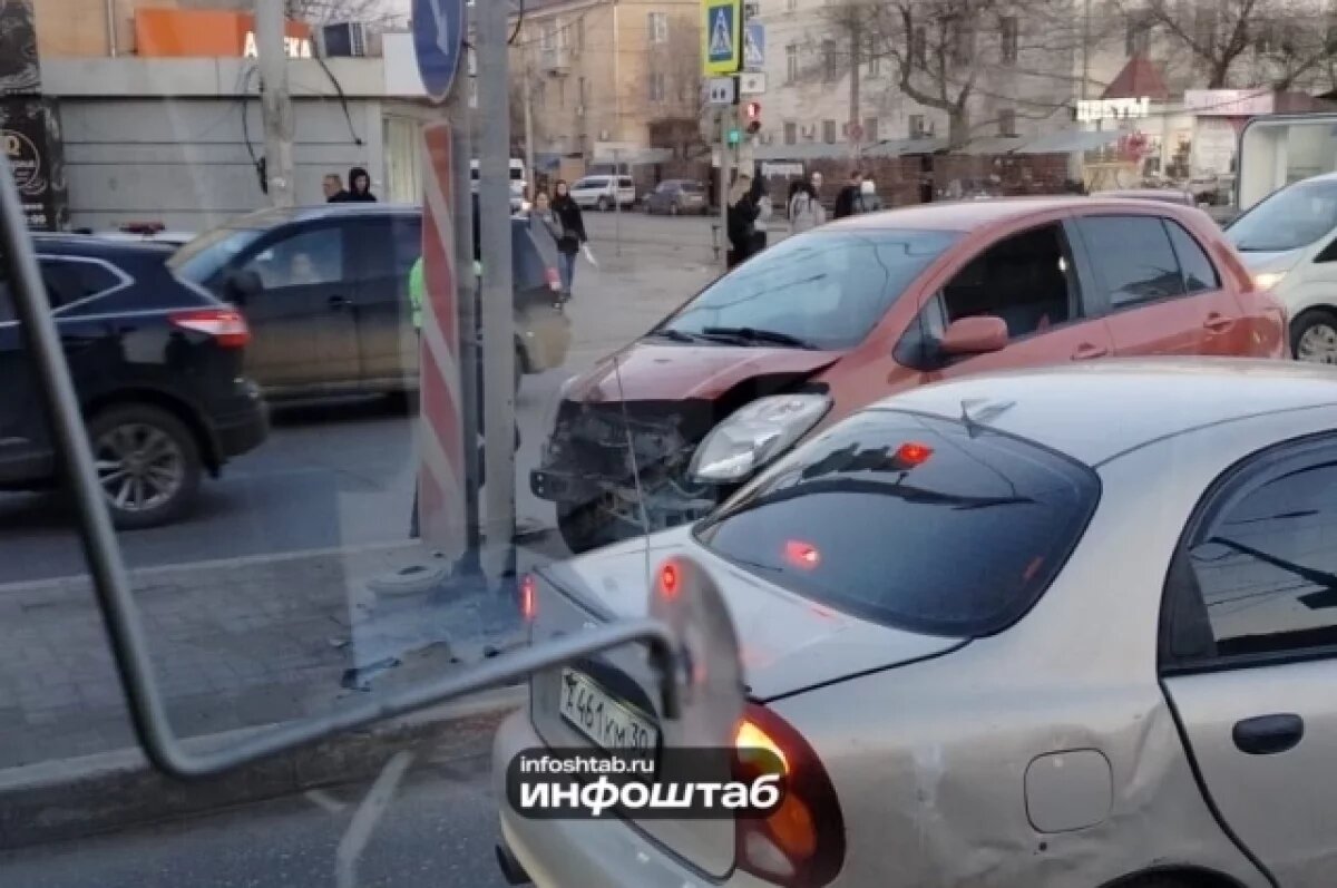    В Астрахани автоледи едва не сбила пешехода на островке безопасности