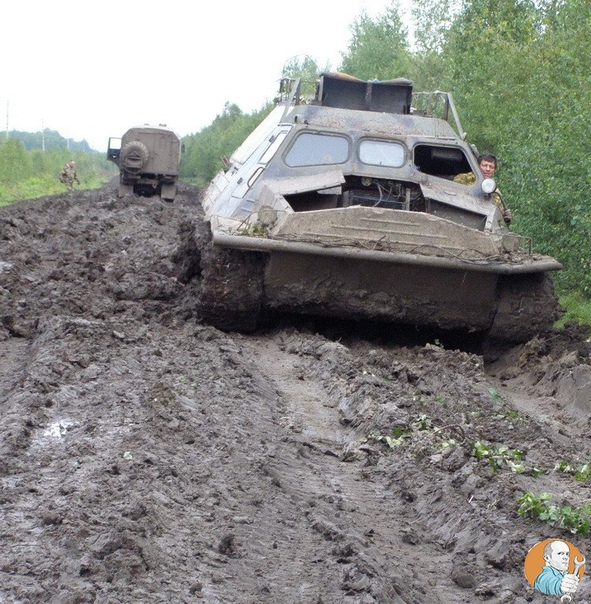 Тяжелая техника на дороге (Фото: https://vk.com/wall187331957_2834)