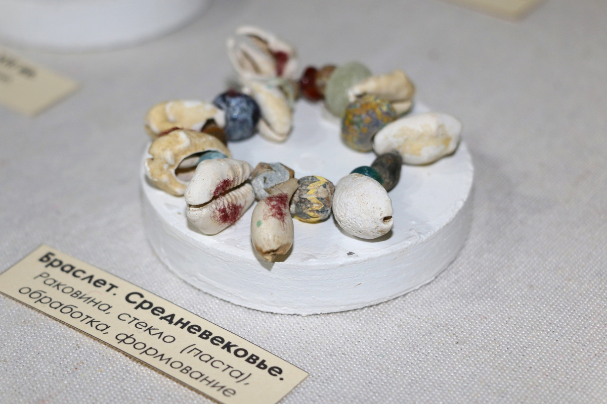 Выставка средневековых украшений // Фото музея-заповедника «Судакская крепость»