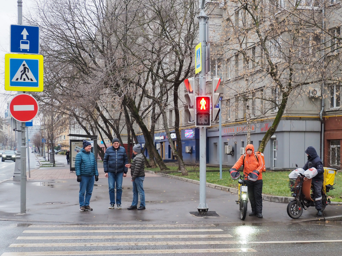 Петербургский парламент утвердил в первом чтении обращение о дополнительных ограничениях для электровелосипедов.  Фото: Фото: ФедералПресс / Антон Федулов
