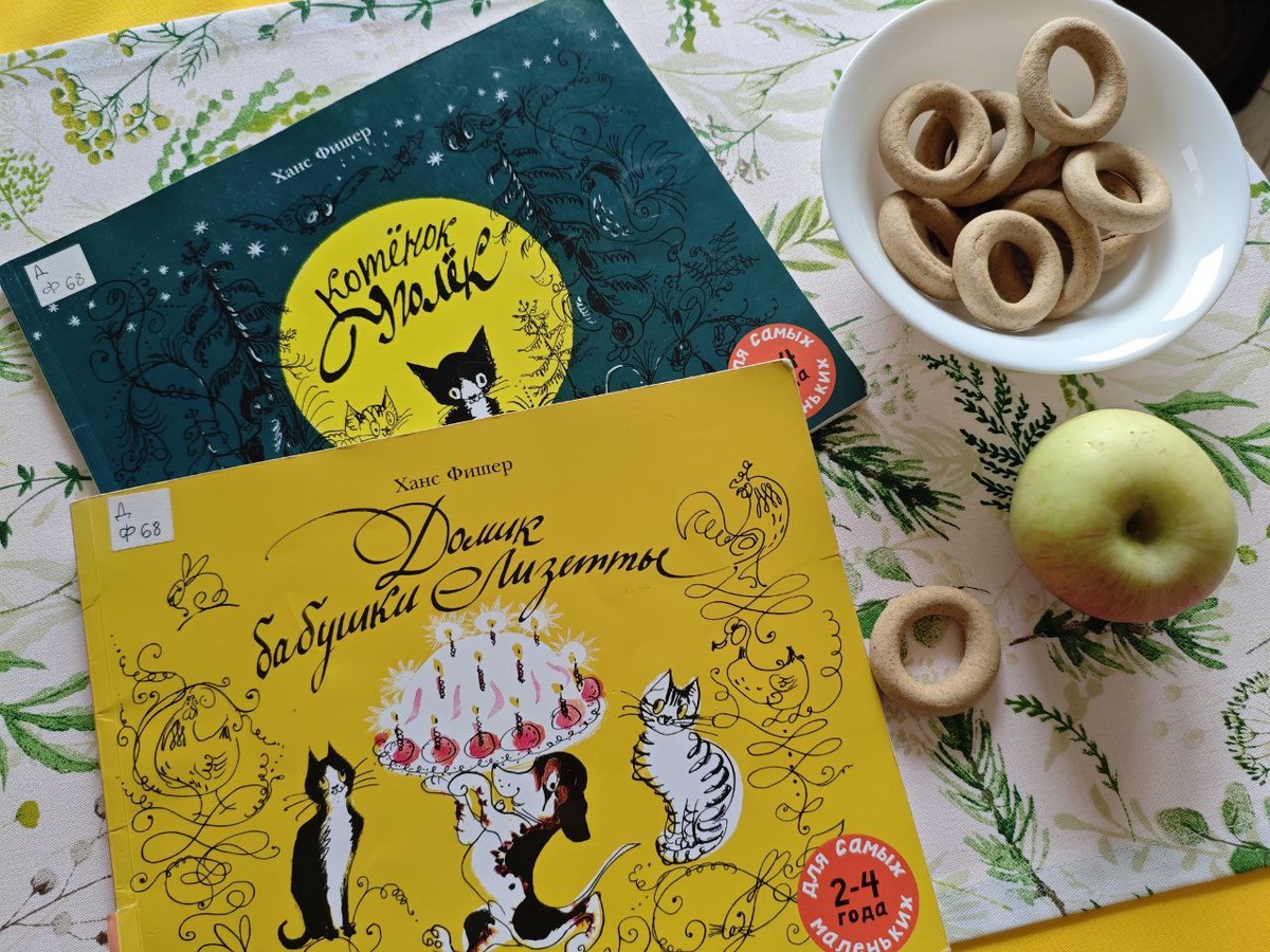 Очень интересно, когда сам автор иллюстрирует свои произведения, потому что он может максимально точно передать то самое настроение и смыслы, которые хотел отразить