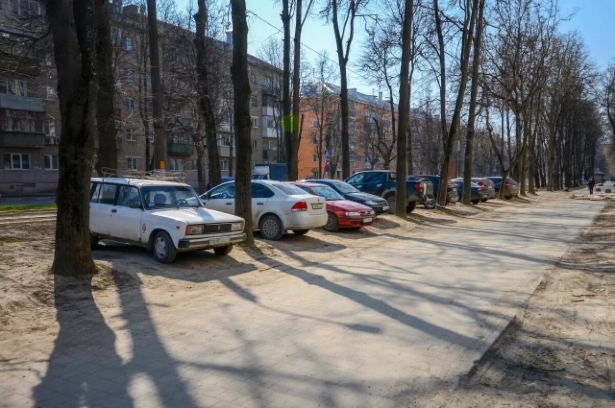    Ульяновцам напоминают о штрафах за парковку машин на газонах