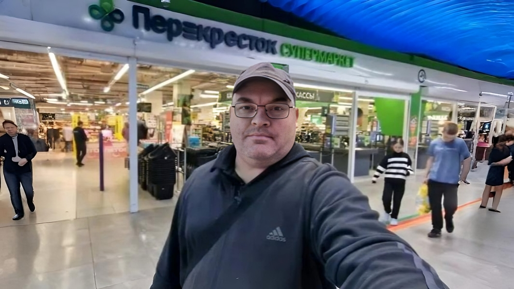 Австралийский блогер Рассел Ли Отвей
