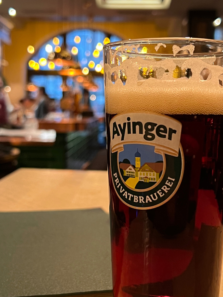 местная пивная Ayinger 