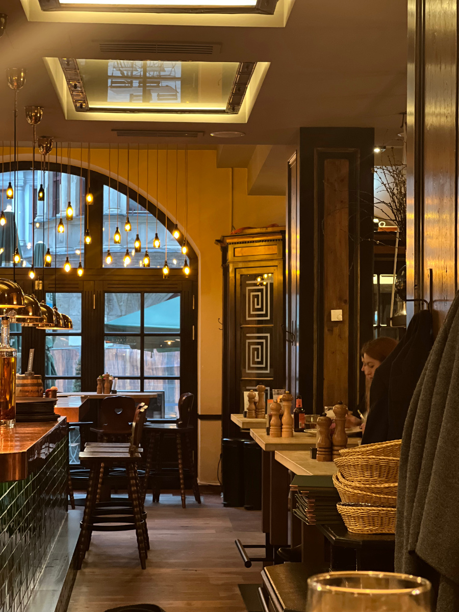 местная пивная Ayinger 