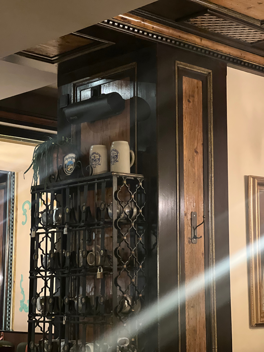 местная пивная Ayinger 