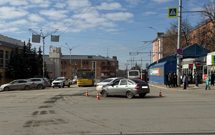    Женщина пострадала в ДТП на перекрестке Маркса – Ленина в Ижевске