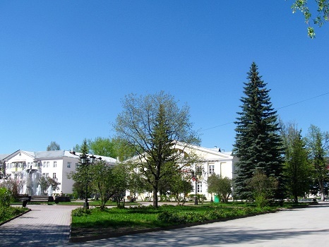 Фотографии Татьяны Немшановой. Город Аша. Площадь Ленина. Дом Культуры, старинный фотан. Первые числа мая 2010 год. Южный Урал. Челябинская область. 