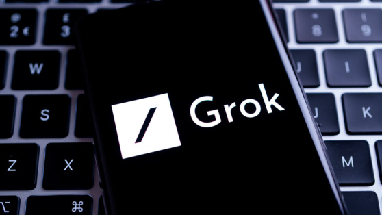    Нейросеть Илона Маска Grok теперь официально доступна в Telegram ©Ascannio / Shutterstock / Fotodom