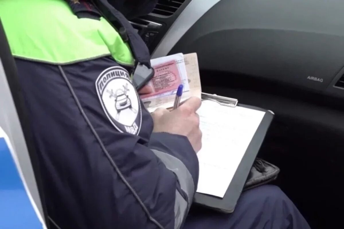    Две сестры в Красносельском районе избили участкового