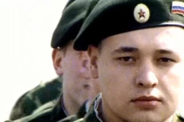    Что за невнятный текст звучит в начале песни «Руки Вверх!» «Крошка моя»?