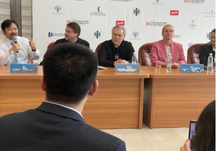 Пресс-коференция. Говорит Даё Линь