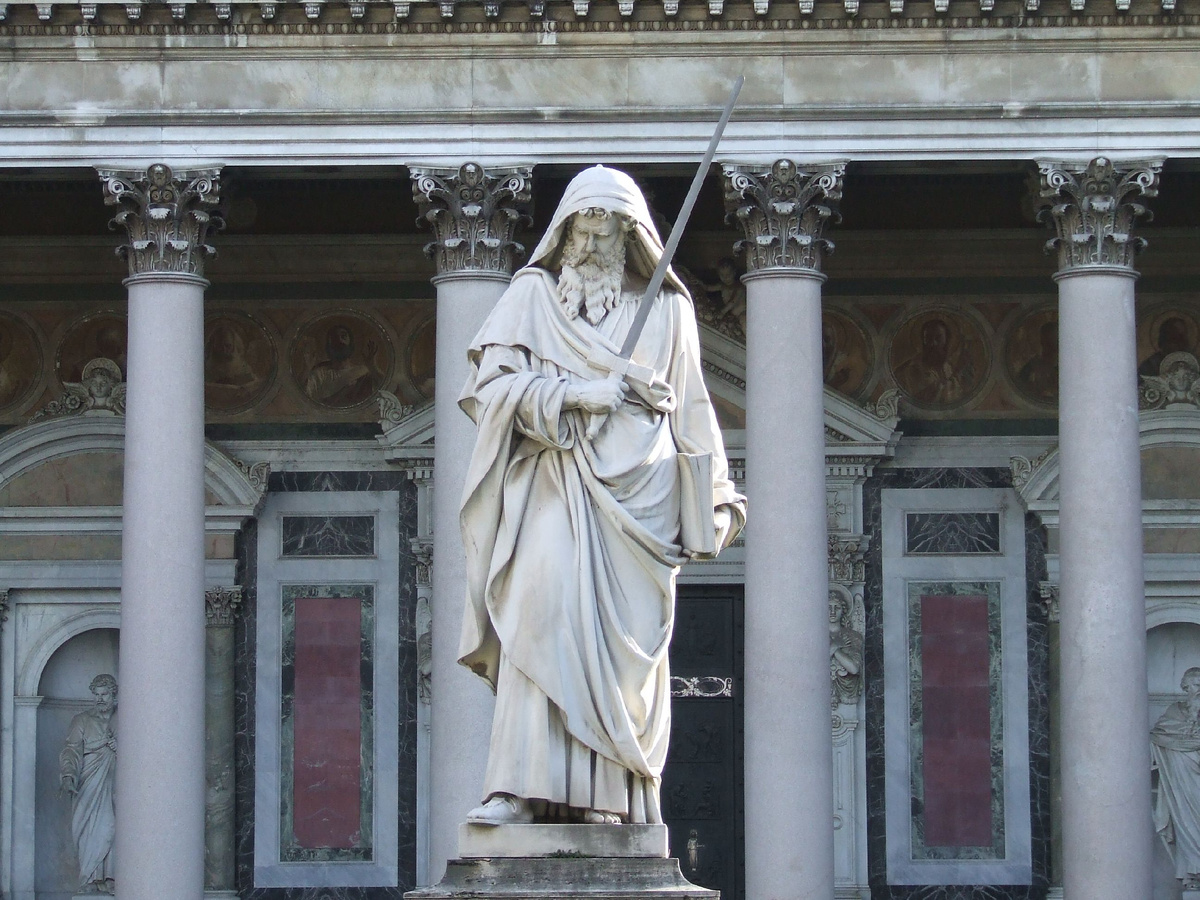 Статуя апостола Павла в Ватикане.  Сан Пауло фуори ле Мура