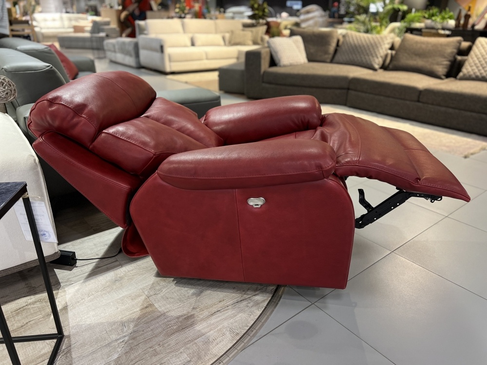 Кресло-электрореклайнер «MONBLAN»: https://granistilia.ru/catalog/divany-i-kresla-s-elektroreklajnerami/kresla-s-elektroreklajnerami/kreslo-elektroreklajner-monblan-krasnoe1/