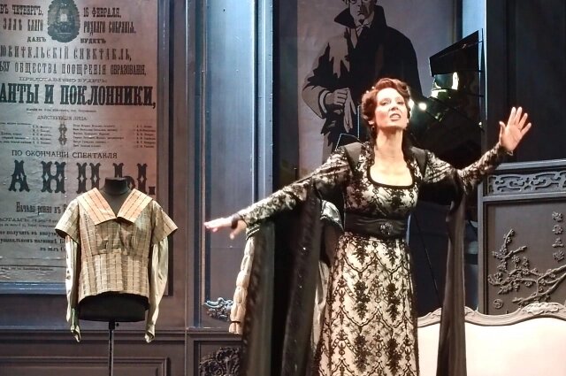    Лидия Вележева в роли известной провинциальной актрисы Елены Кручининой в сцене из спектакля «Без вины виноватые» режиссера Владимира Бейлиса на Исторической сцене Малого театра в Москве. Фото:  АиФ/ Татьяна Уланова