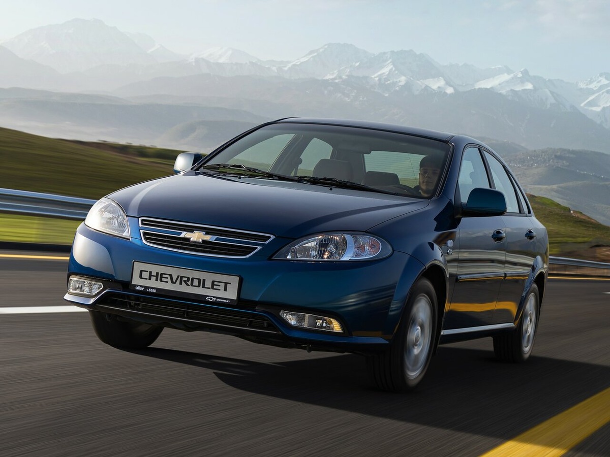 Этот обзор посвящен Chevrolet Lacetti, популярному семейному автомобилю. Рассмотрим историю, дизайн, технические характеристики и особенности модели. Узнаем о ее преимуществах и недостатках на рынке.