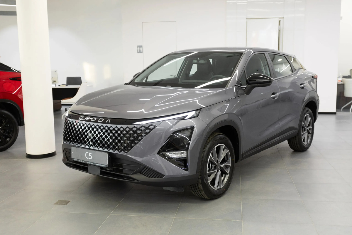 Обновленный OMODA C5 отлично выглядит в серебристом цвете