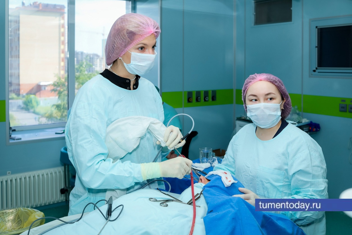 В год Александра Кротова проводит около 50–60 операций по улучшению слуха | Фото предоставлено департаментом здравоохранения Тюменской области