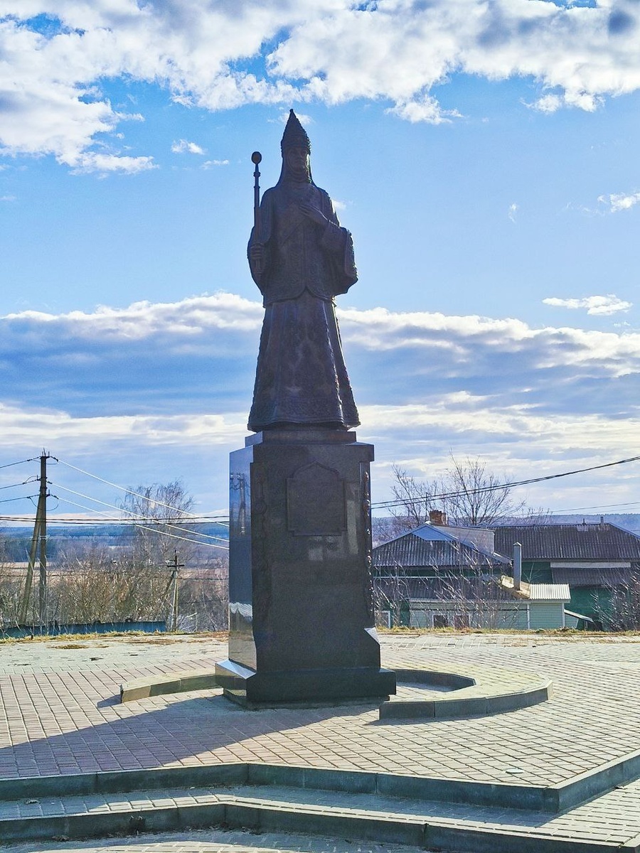 Памятник  Сююмбике (1516 — не позднее 1557) — правительнице Казанского ханства (1549–1551)