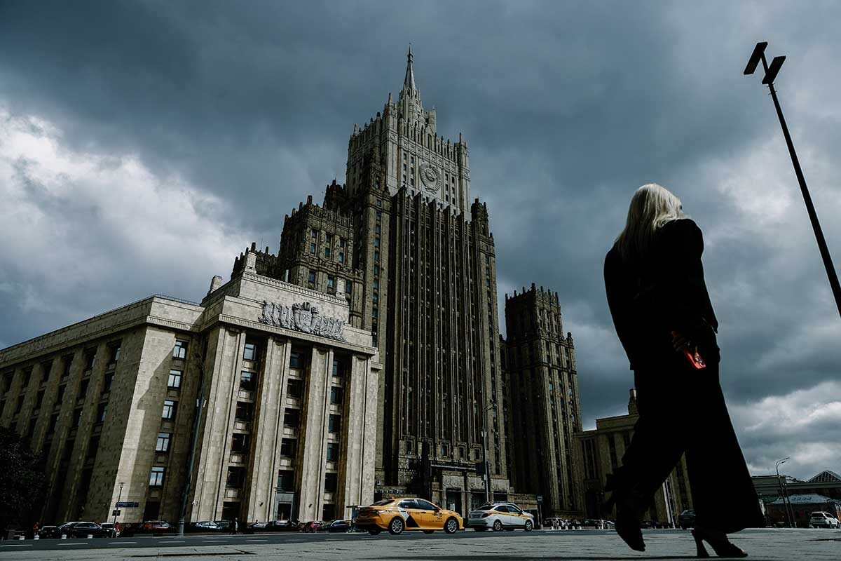 Андрей Любимов / РБК📷В иностранной валюте зарплату могут получать только оговоренные в законе категории граждан: в основном это официальные представители РФ за границей, дипломаты, консулы