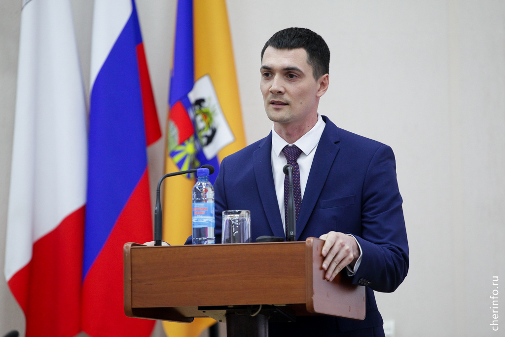    Сразу после заседания вновь избранному мэру позвонил губернатор Георгий Филимонов.