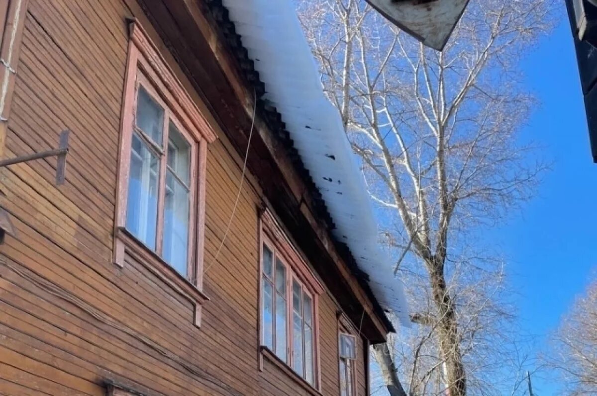    Четыре УК Сыктывкара получили предписания из-за свисающей с крыш наледи