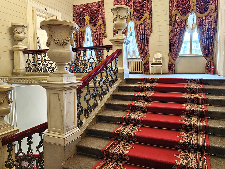 Парадная лестница