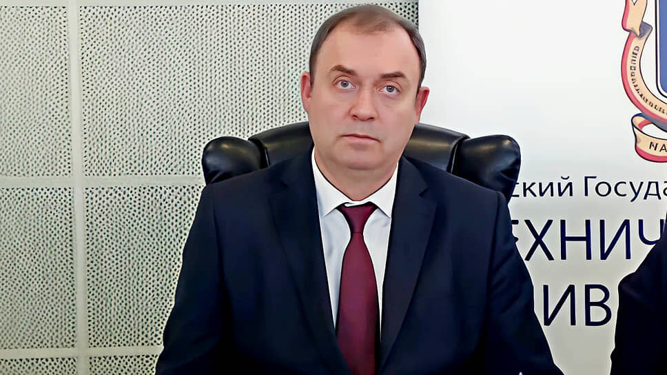 Владимир Юша снова предстанет перед судом за мошенничество, а также ответит за отмывание криминальных доходов.📷Фото: Пресс-служба ОмГТУ