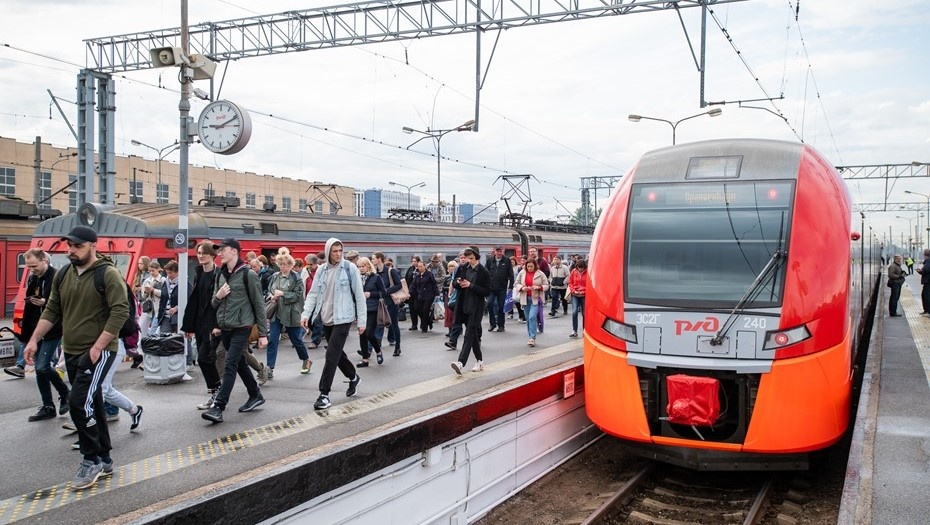    Запуск тактового движения поездов "Ласточка" по маршруту Петербург —Ораниенбаум, архивное фото. Автор фото: Сергей Ермохин / "Деловой Петербург"